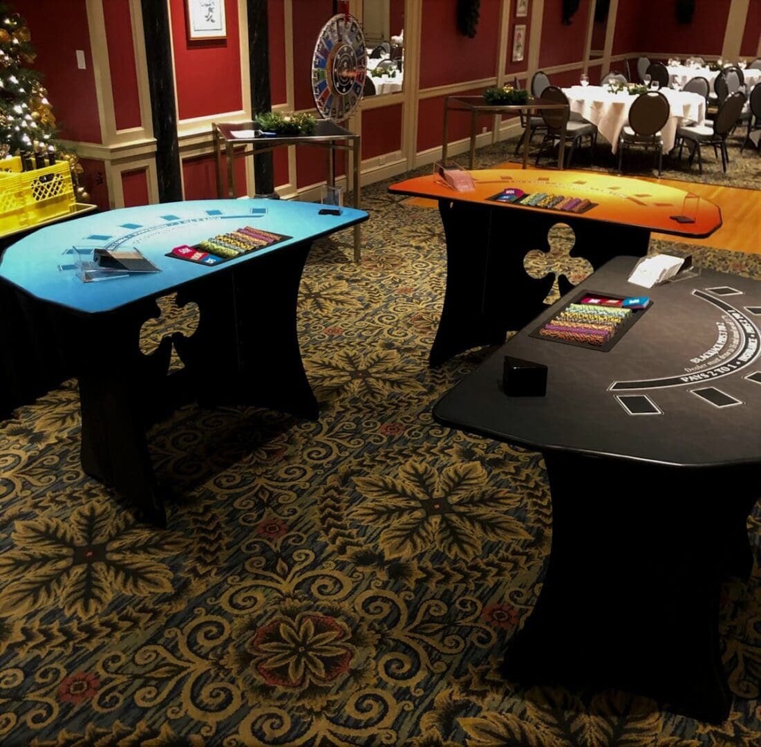 A room with two tables and chairs, one of which has cards on it.